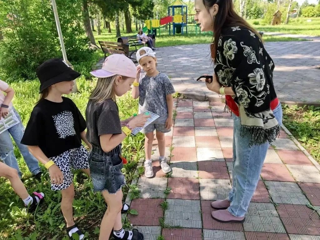 В поисках сокровищ природы в нашем парке "Юбилейном" прошел экологический квест "Первых".

Благодаря