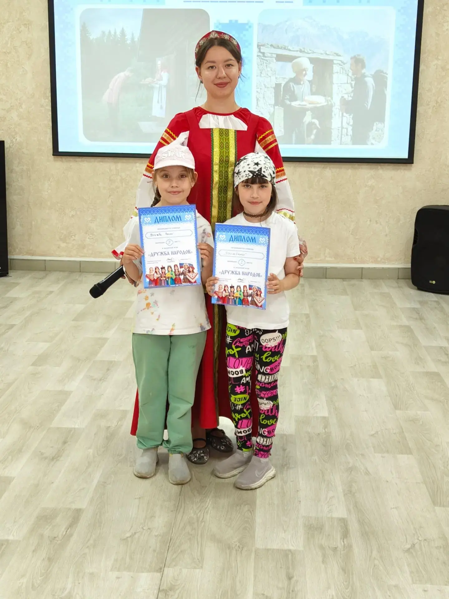 ☀️ Сегодня в лагере прошёл насыщенный день — дети успели всё! 😍

👦👧 Один отряд побывал в «Совреме