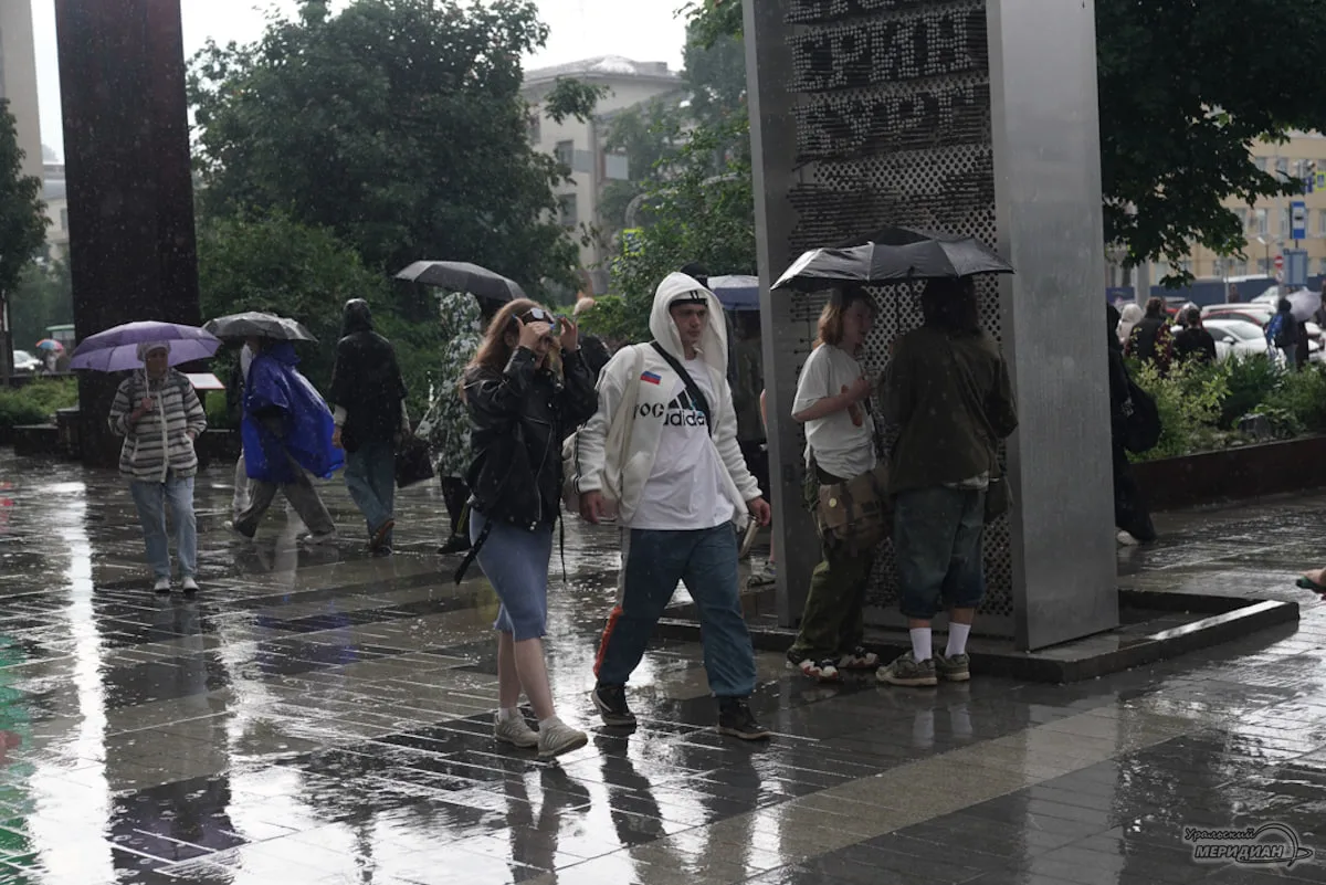 🌧️ Урал «утонул» в дождях и стал самым влажным регионом России.

По данным Gismeteo, регион сейча
