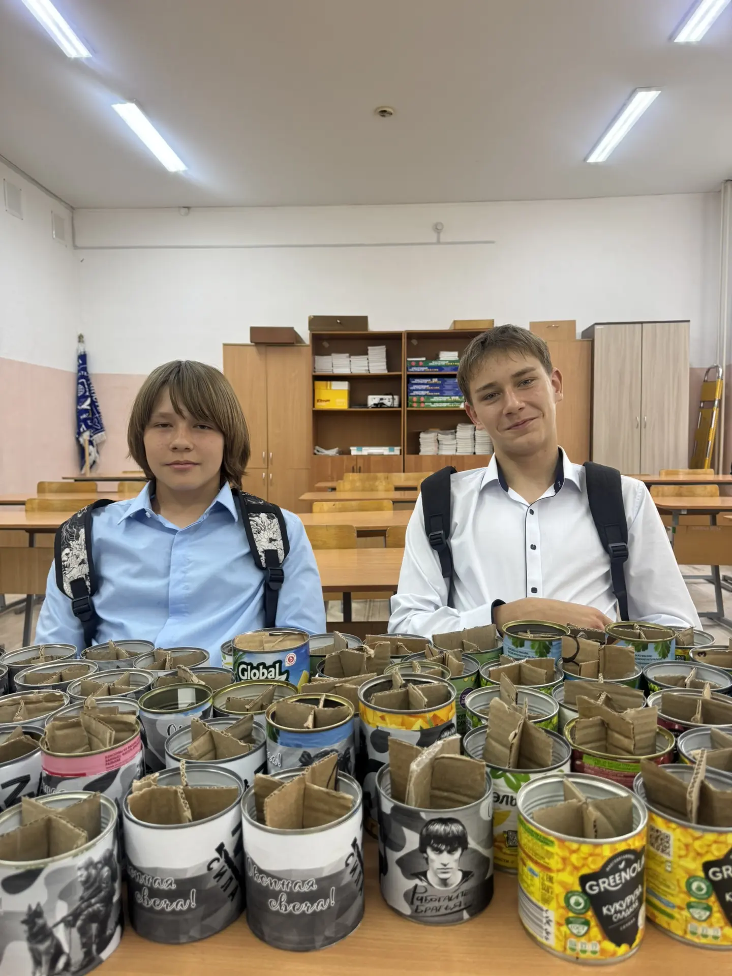 Сегодня ученики 8Б класса с душой подошли к важному делу — они изготовили окопные свечи...