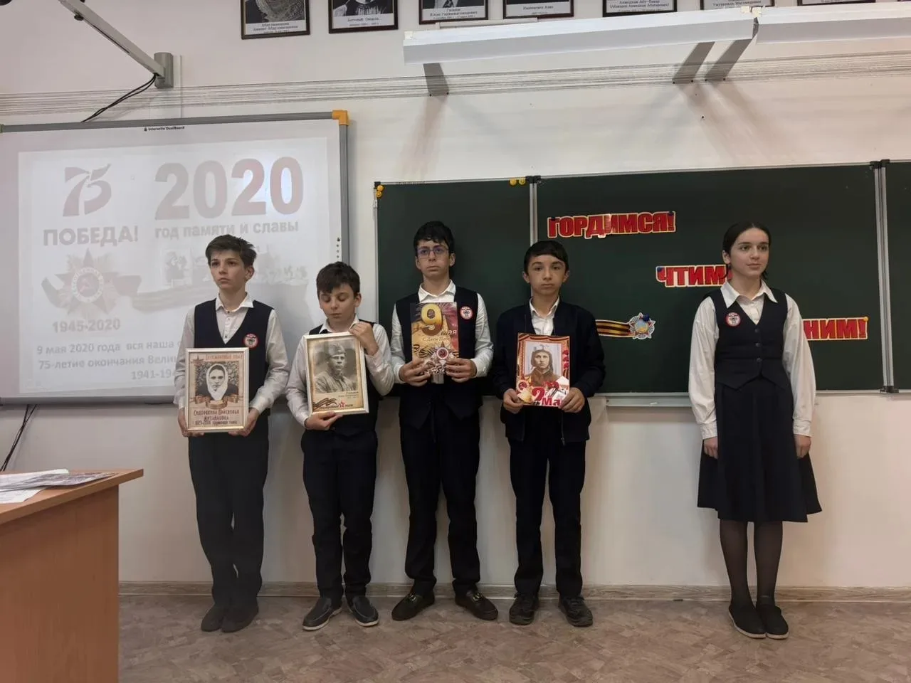 Мы помним, мы гордимся  В 6 «А» классе прошёл классный час, посвящённый Дню Победы. Учащиеся говорил