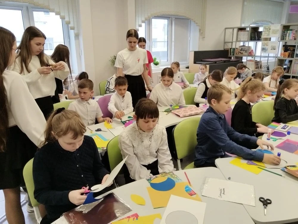 💫 Сегодня в МБОУ СОШ с. Тербуны, в рамках Всероссийской акции Движения Первых "Путь в космос", совет