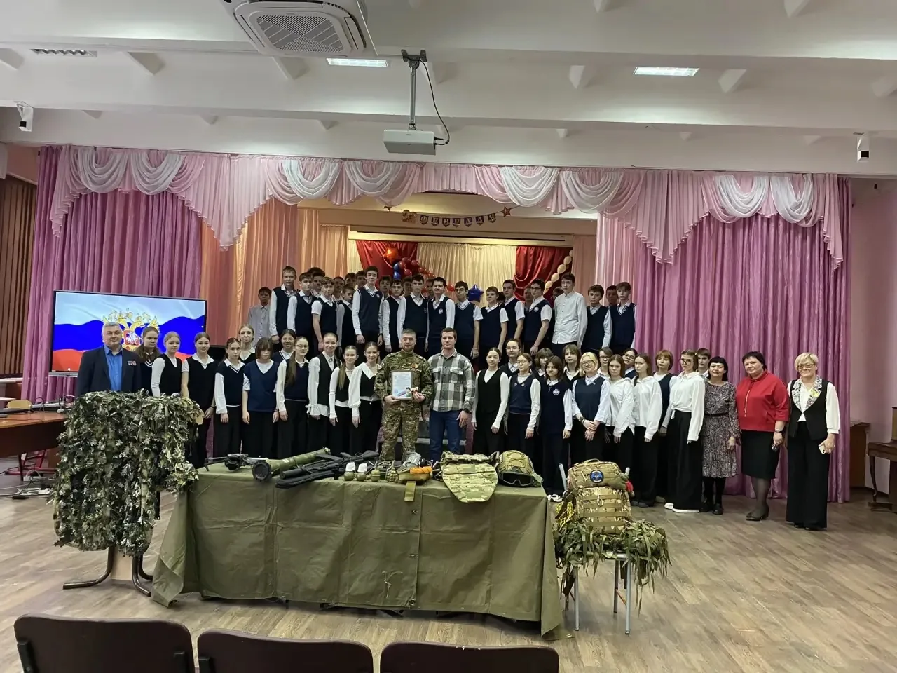 💥💥💥Живая история: участник СВО провел Урок мужества для восьмиклассников . 🇷🇺В преддверии Дня защитн