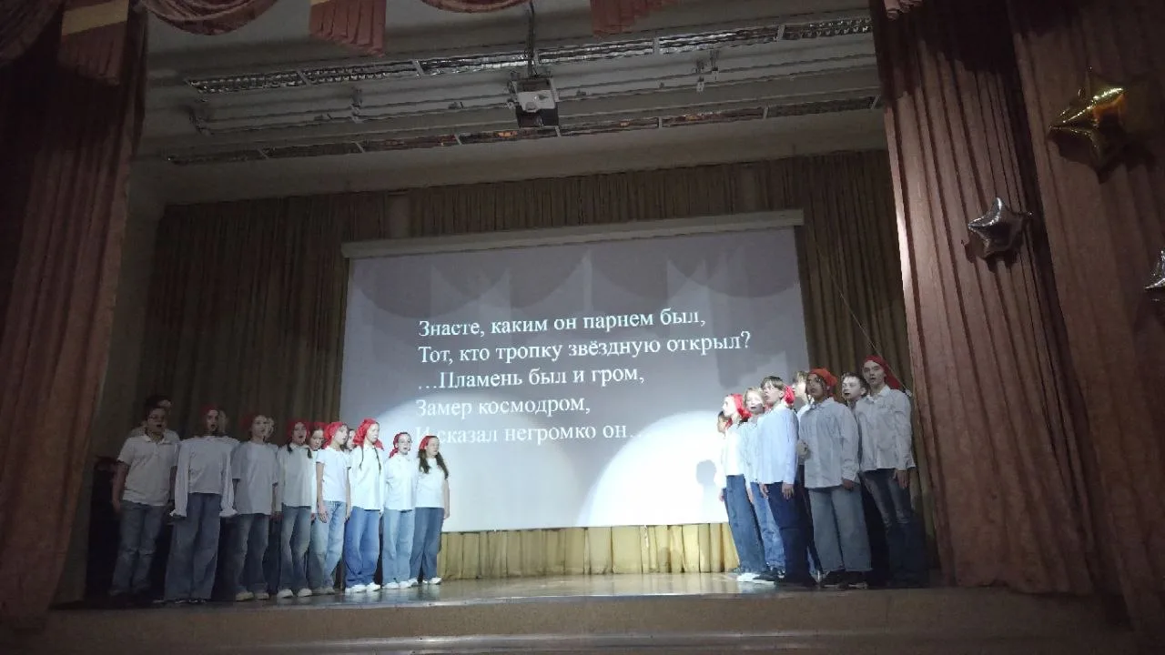 🚀 День космонавтики в нашей школе!  🎙Ребята из 6 «Е» класса под руководством советника директора Ков