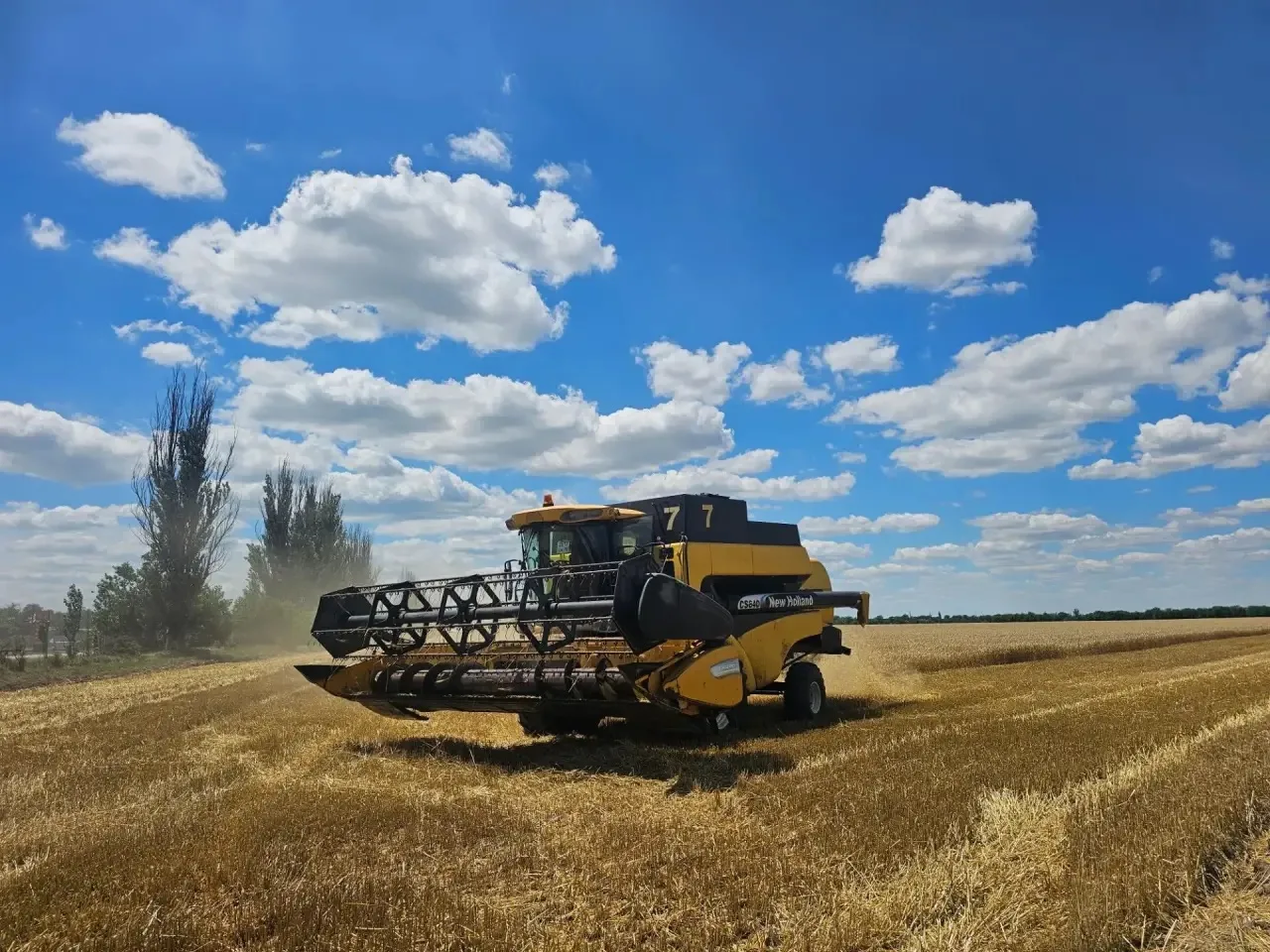 🌾  В Нижнегорском районе стартовала уборочная кампания. Всего к уборке 5️⃣1️⃣5️⃣0️⃣0️⃣га зерновых и