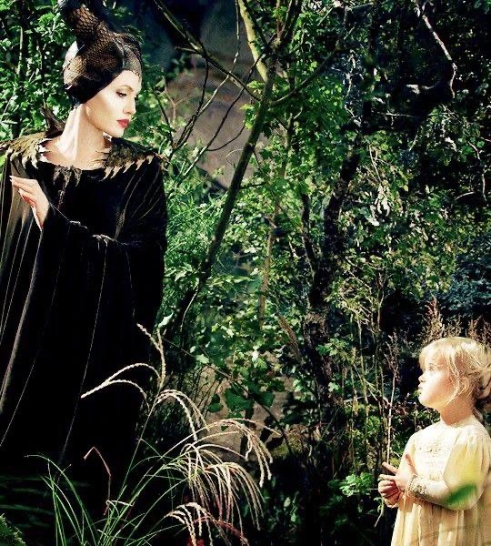 👸🏼5-летняя дочь Анджелины Джоли сыграла маленькую принцессу Аврору

Она единственная не испугалась