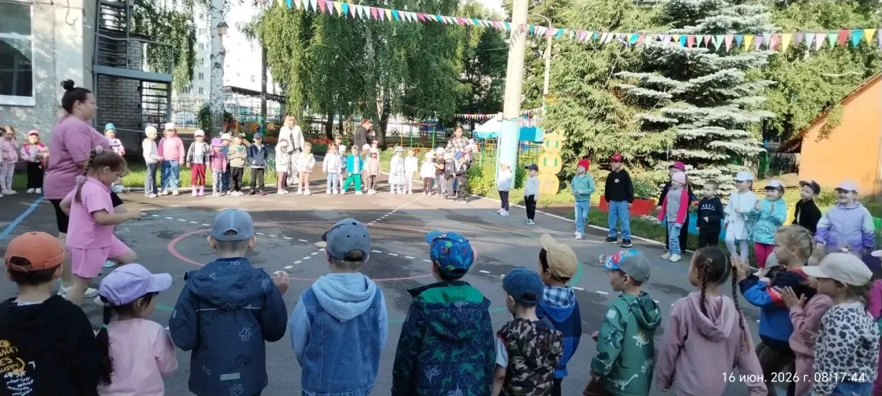 Доброе утро, друзья! В нашем детском саду каждый день начинается с мощной порции позитива и энергии!