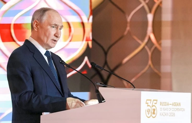 Президент Владимир Путин в четверг, 18 июня, выступает на открытии пленарного заседания...