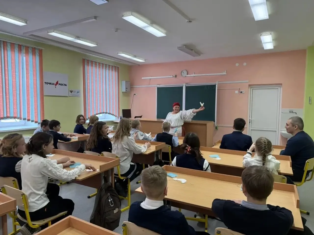 Весна вдохновения! В нашей школе прошёл увлекательный мастер-класс для учеников 5-х классов. Ребята 
