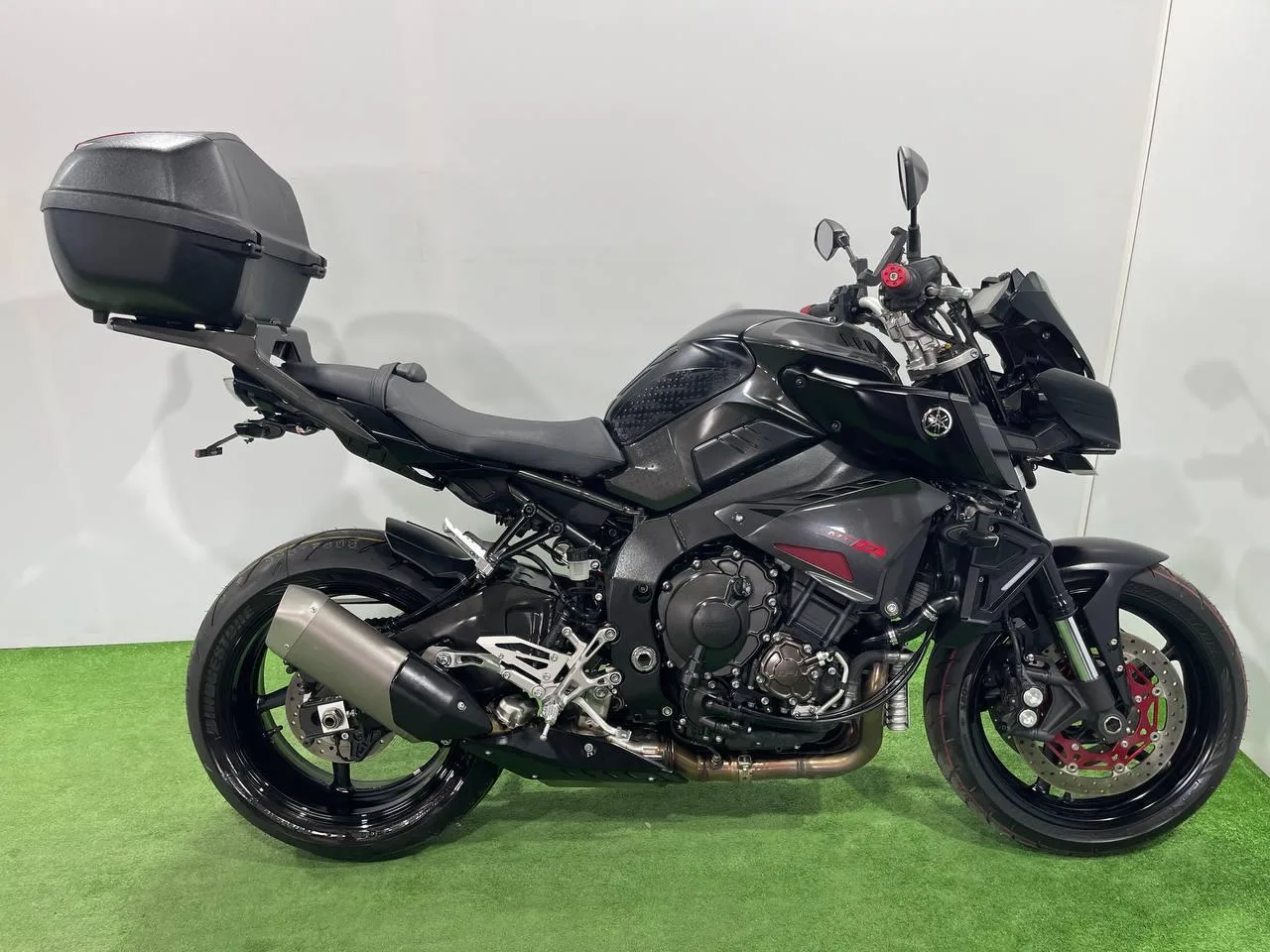 YAMAHA MT-10 в наличии во Владивостоке  Характеристики:  - 2017 год - объем 1000 см3 - Аукцион BDS -