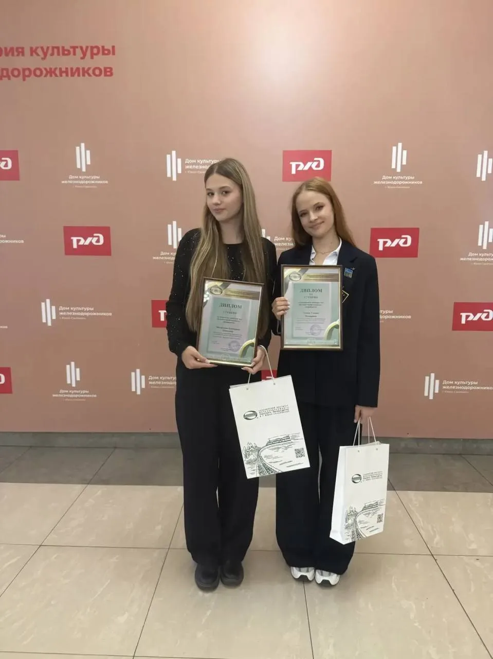 🏆Наши девушки заняли ВЕСЬ пьедестал!

▫️Ученицы 10Г класса Диляра Саяхутдинова, Екатерина Михайлова