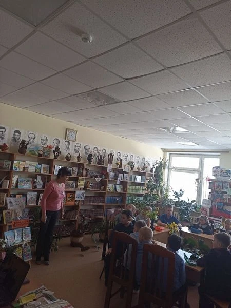 "По страницам сказок Корнея Чуковского» к, посвященный книгам-юбилярам Корнея Чуковского .