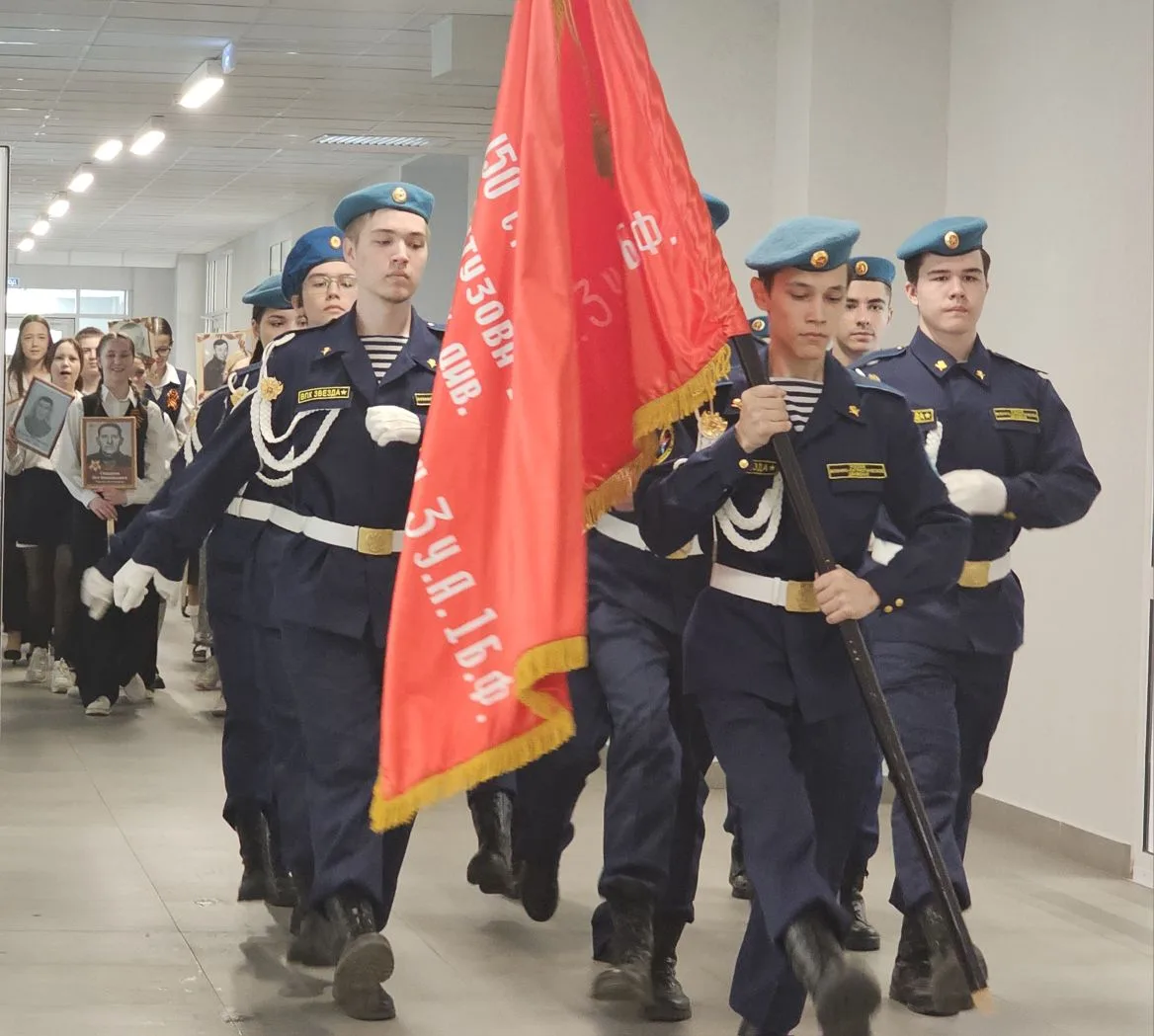 Сегодня МБОУ «СОШ №56» г.Чебоксары встала в ряд "Бессмертного полка" с портретами родственников - уч