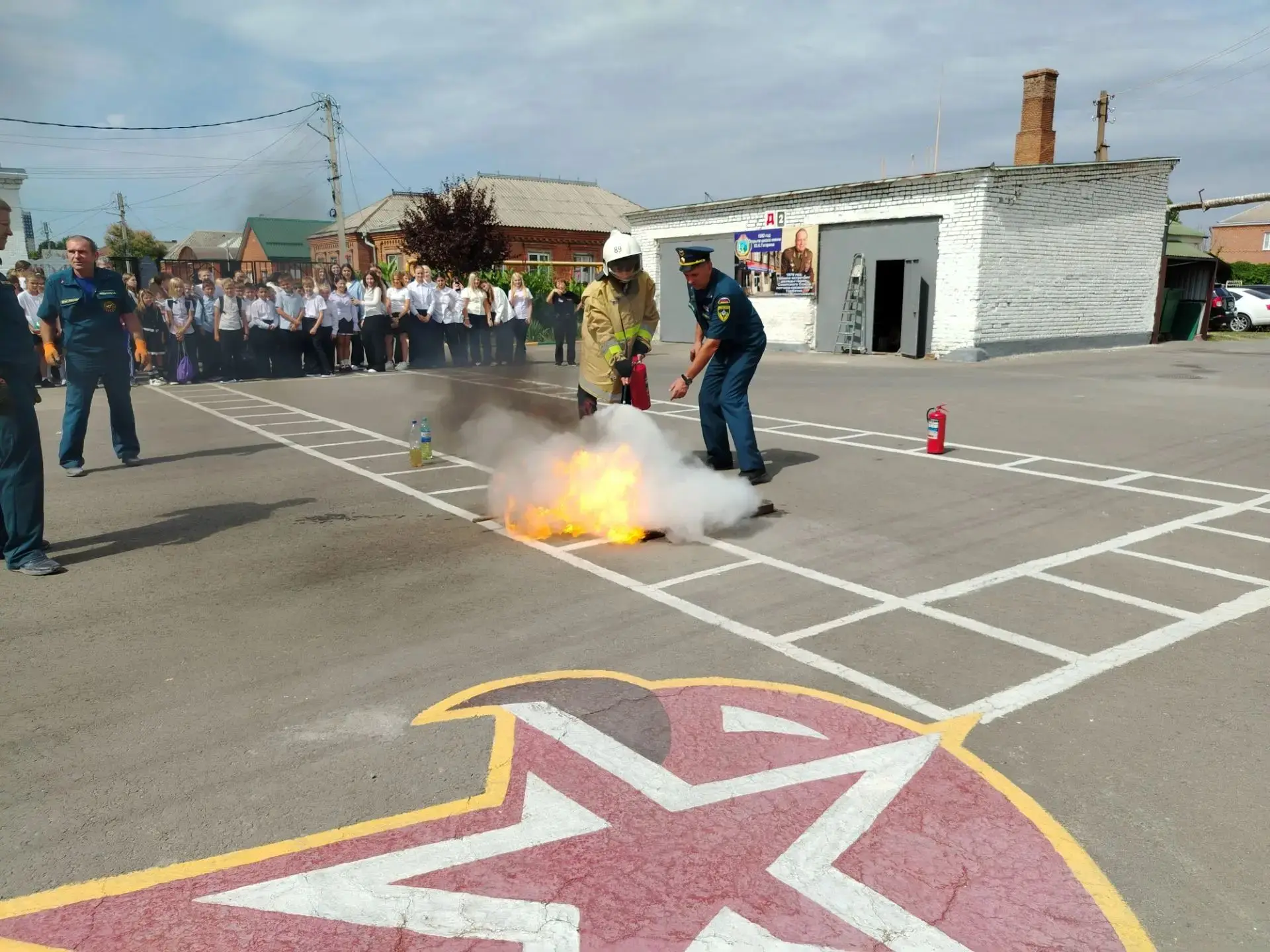 🚒🚨 В нашей школе прошёл инструктаж по технике безопасности с пожарными! 💪🧑‍🚒 Тепер...
