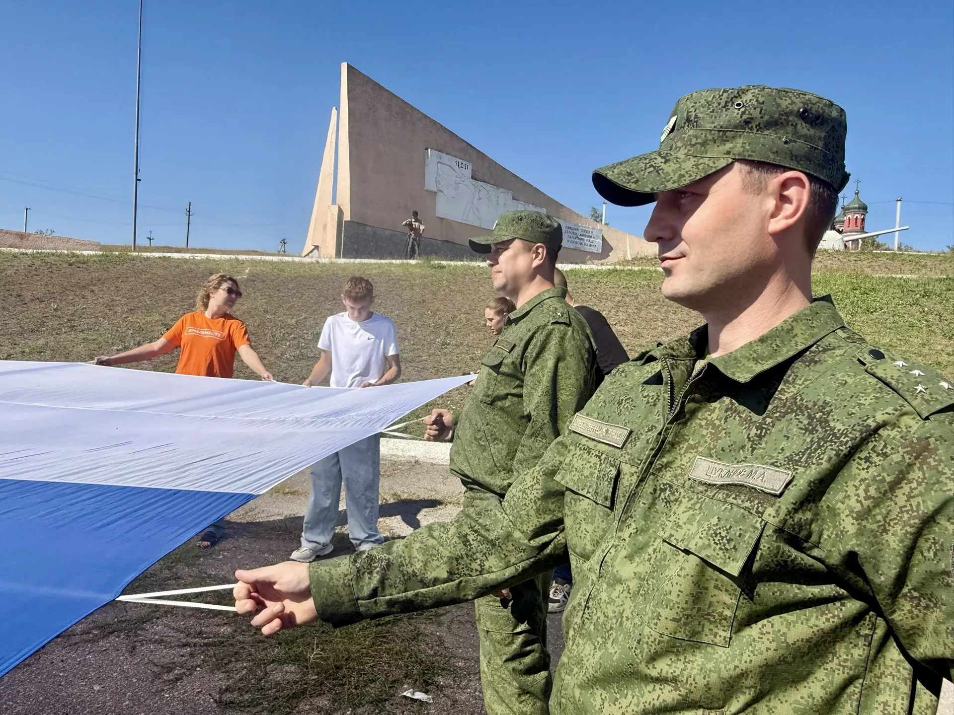 Офицеры СУ СК России по Херсонской области приняли участие в акции, посвященной Дню Гос...