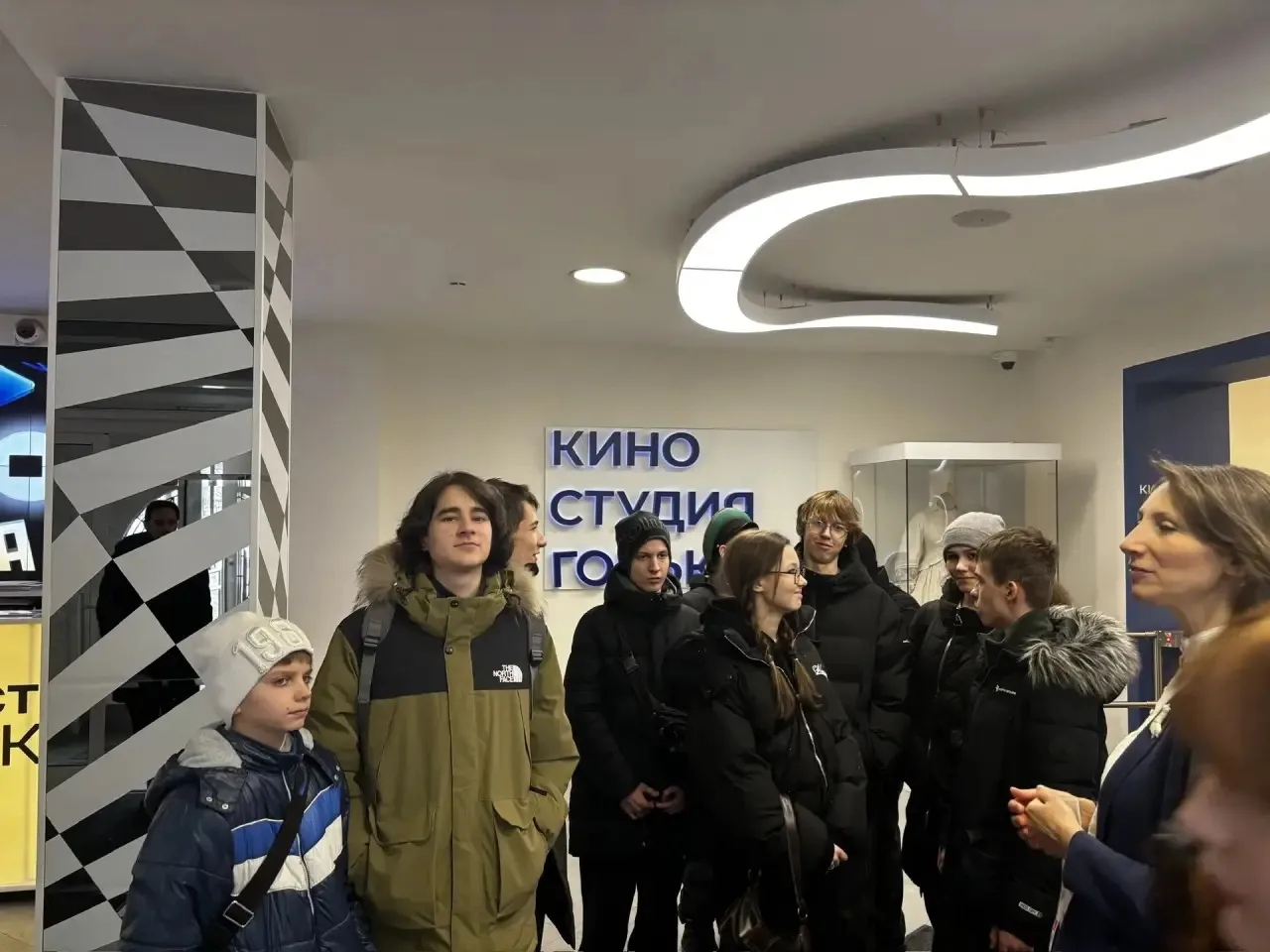 💫 Экскурсия на киностудию Горького  🌿 Ученики 8 класса «Д» побывали на экскурсии в киностудии имени 