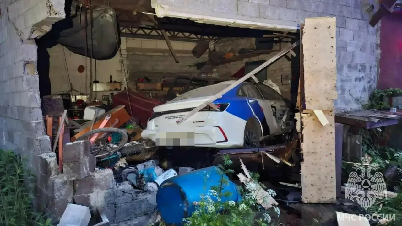 🚗 В Калининграде автомобиль врезался в стену гаража — погибла 23-летняя водитель

В Калининграде пр