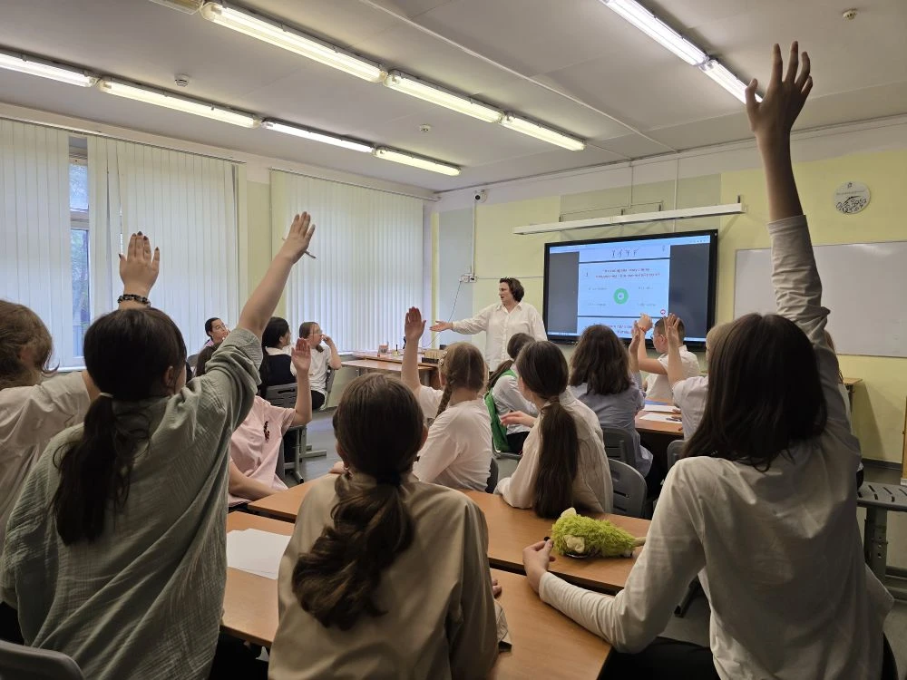 🎖️ Квиз «Победа 81»: Армейская битва умов  В преддверии Дня Победы в нашей школе прогремела настояща