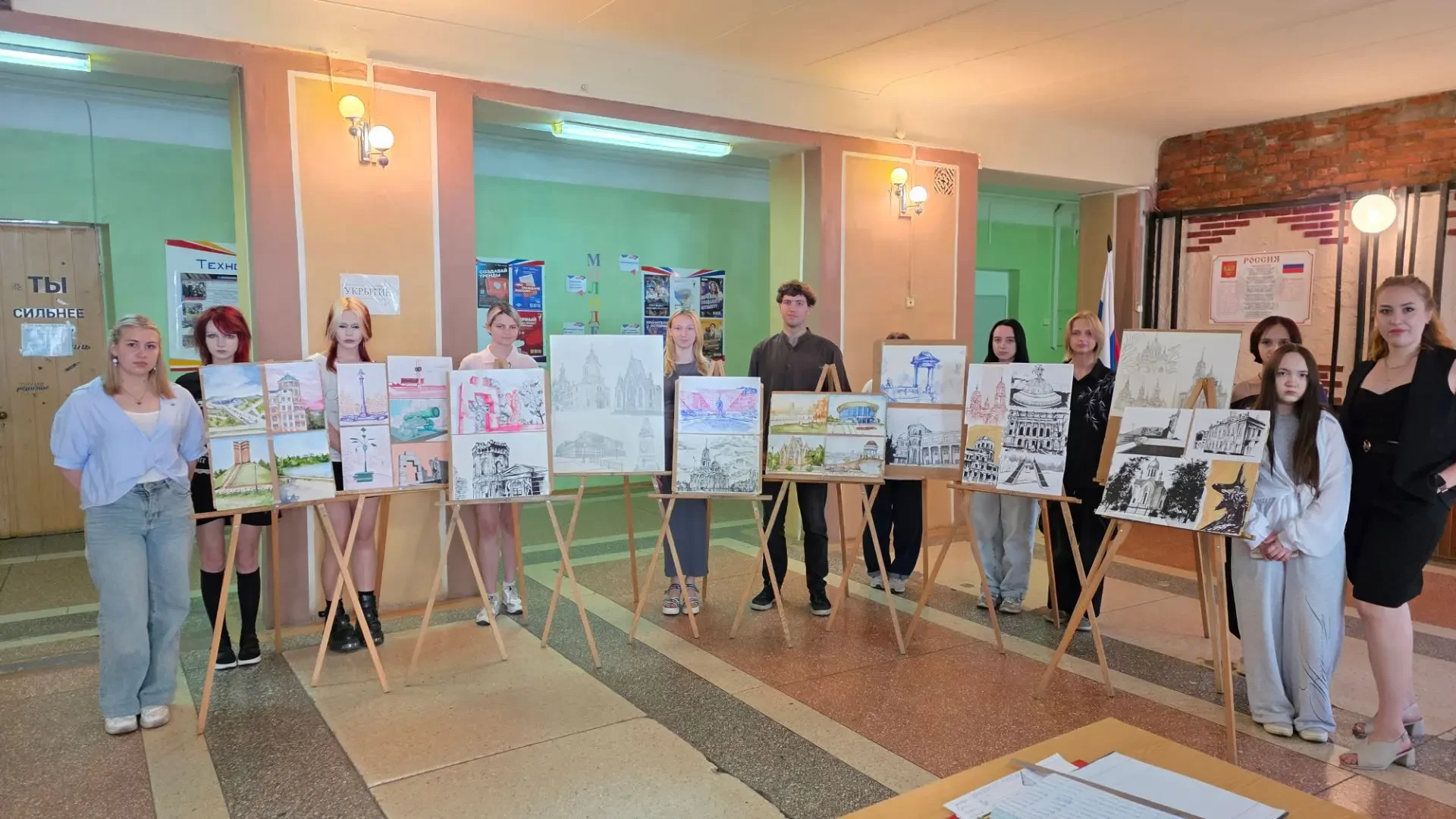🎨Выставка «Грани искусства» открыта!

В холле колледжа размещена новая экспозиция по итогам учебной