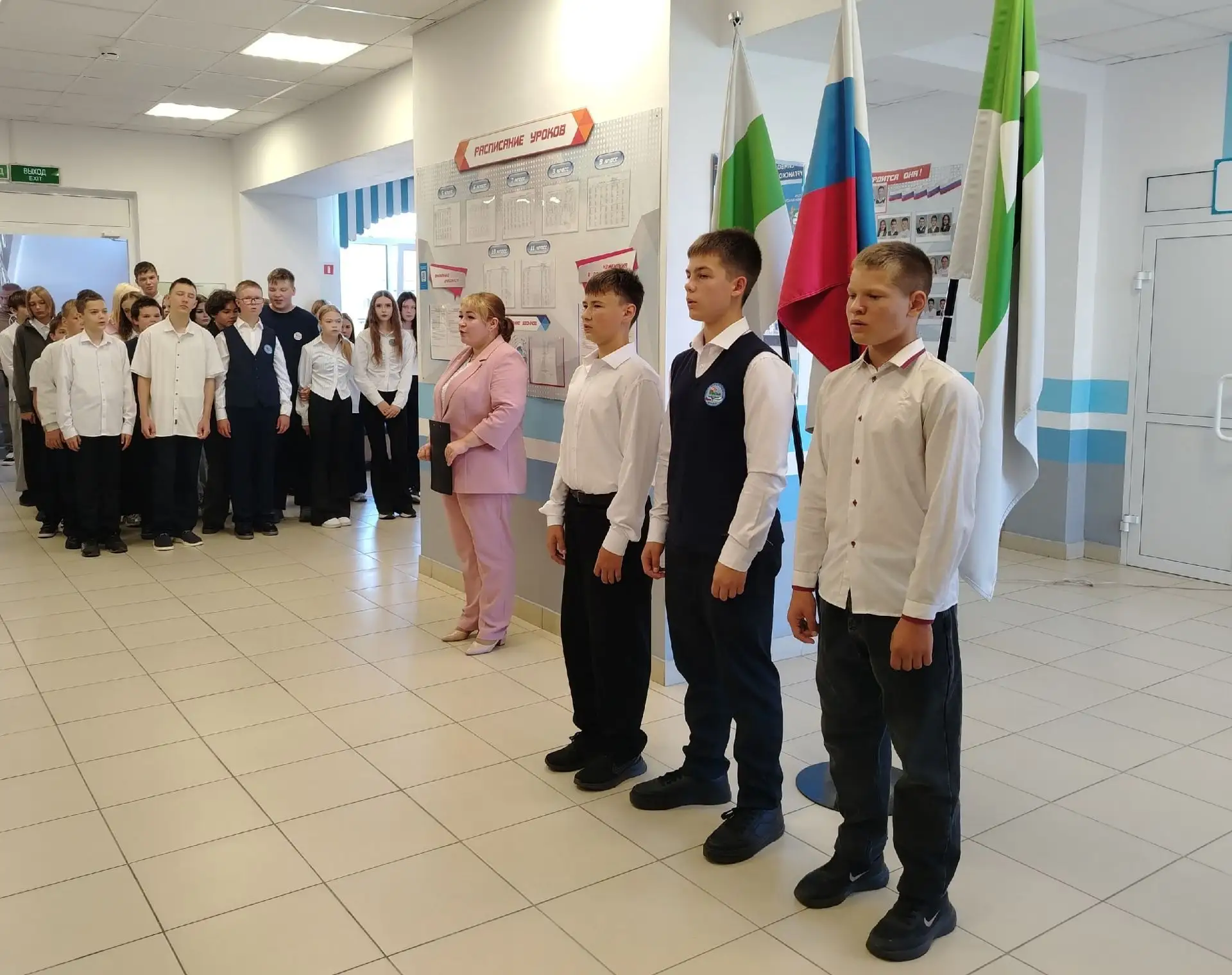 🇷🇺 Торжественная церемония внесения Государственного флага Российской Федерации.