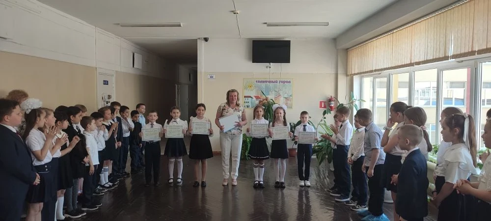 🏅 Торжественная линейка для второклассников! 22 мая в школе прошла торжественная линейка, посвящённа