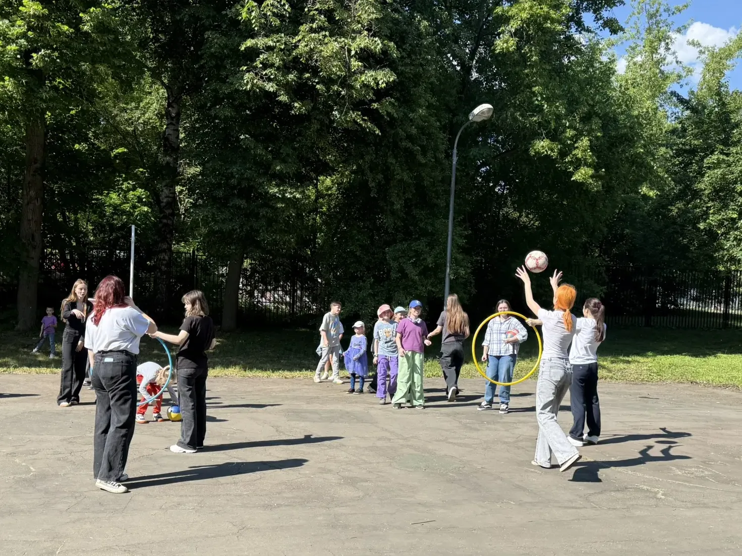 ☀ «Летняя смена» 🌳

📸 У ребят в летнем лагере прошли «Весёлые старты»!

Продолжаем наше увлекатель