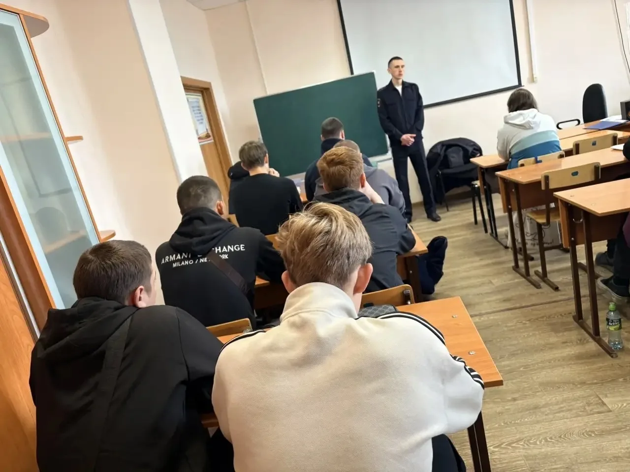 🚨 Безопасность на дорогах и закон: важный разговор с полицией! 👮‍♂️🛣️
