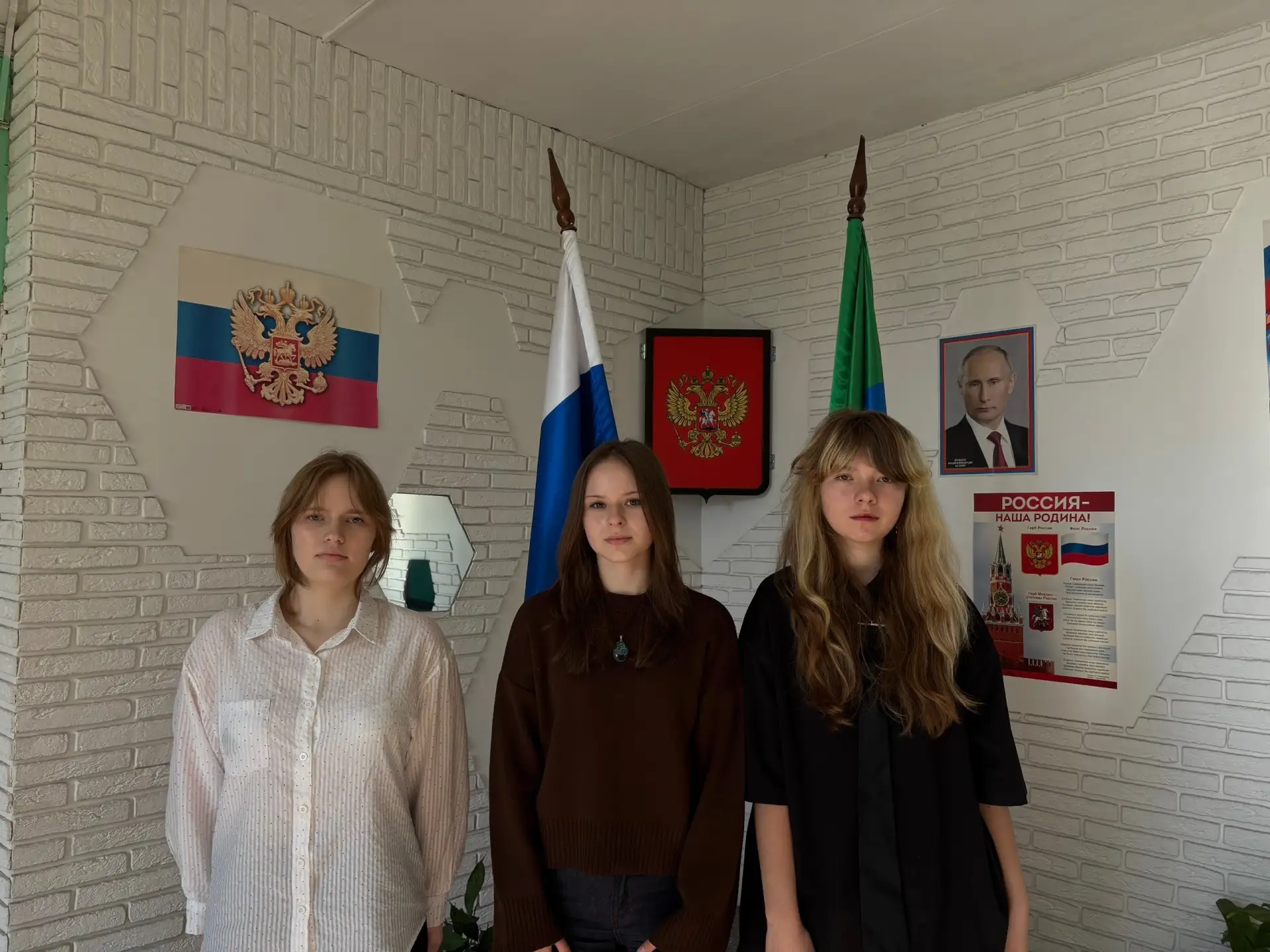 Учебная неделя завершилась церемонией спуска Государственного флага Российской Федераци...