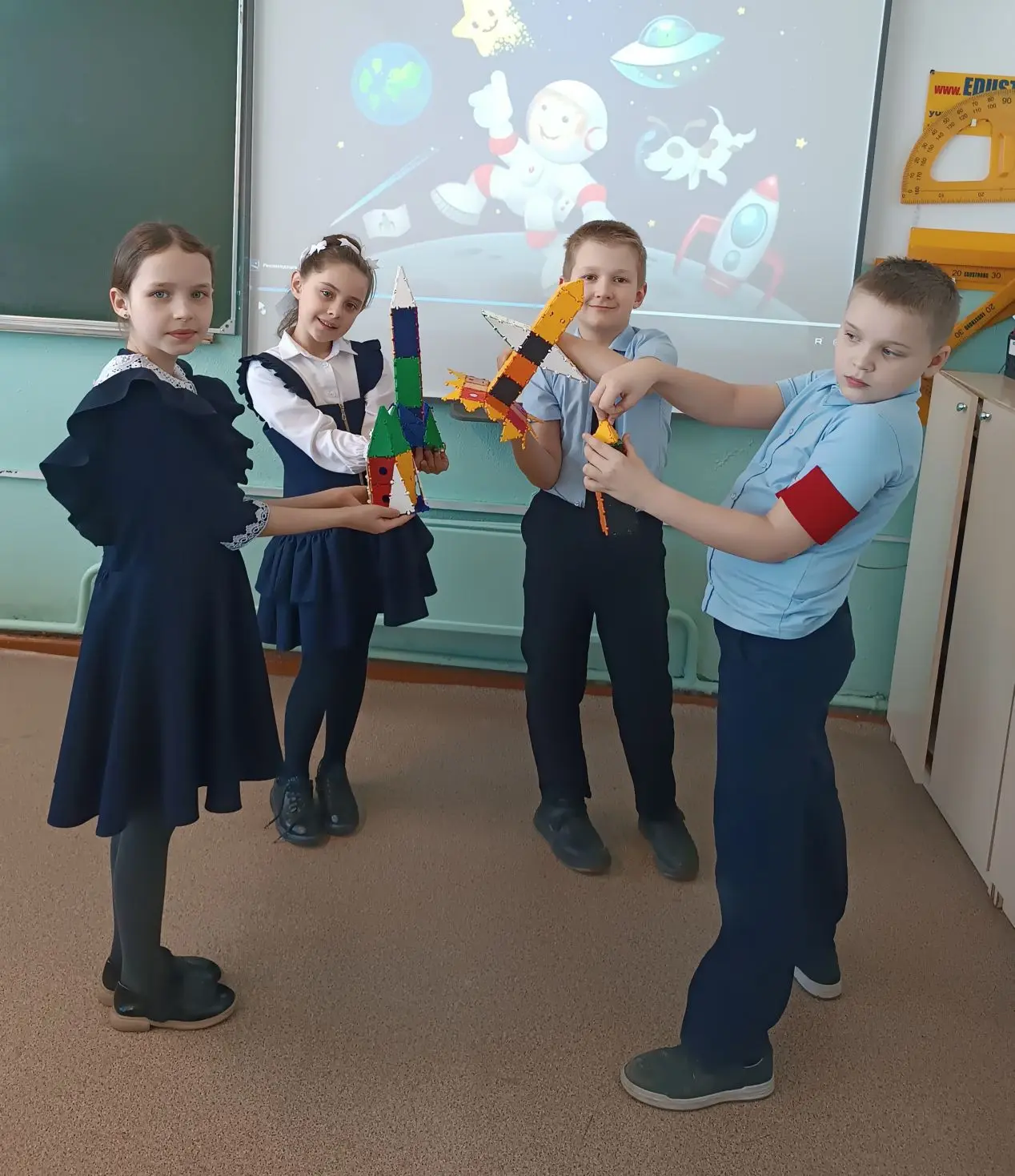 🚀 В честь Дня космонавтики, на уроке труда, ребята 2 А класса с увлечением создавали модели ракет и 