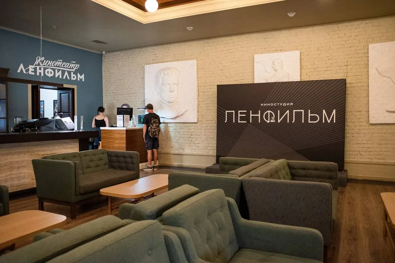 🎬 Отправляемся в путешествие по киностудии «Сказка за сказкой»   Детей ждёт встреча с ковром-самолёт