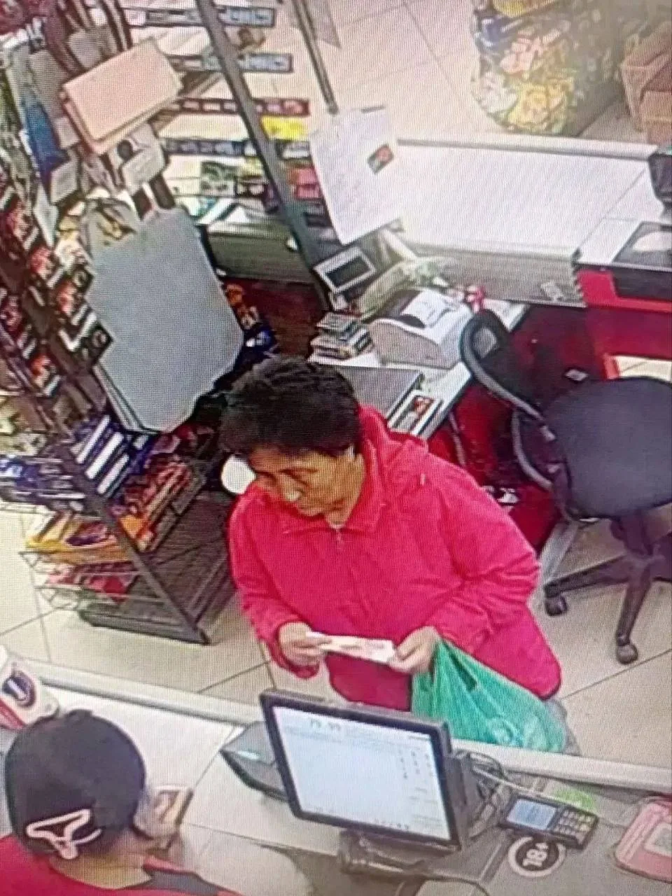 В одном из дискаунтеров Кызыла женщина оплатила продукты 5000 дублями «банка приколов».