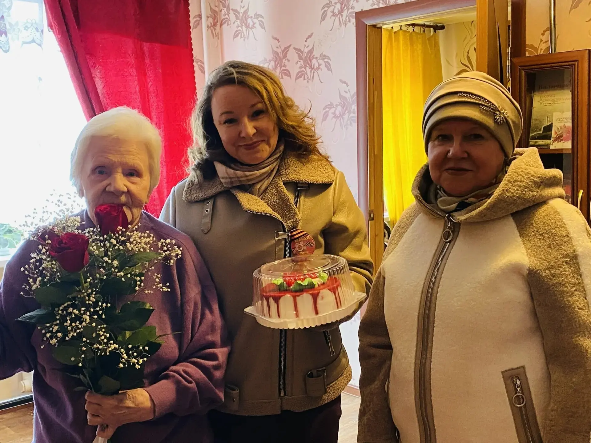 🎖️Библиотекари навестили жительницу блокадного Ленинграда.