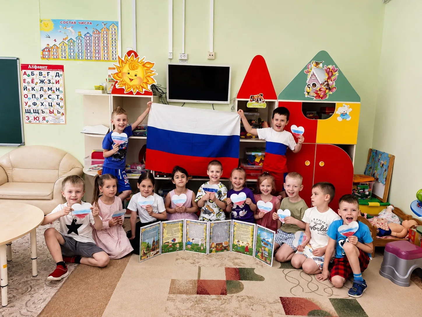 🇷🇺 Маленькие патриоты большой страны!

В преддверии Дня России в дошкольных корпусах Школы №1173 п