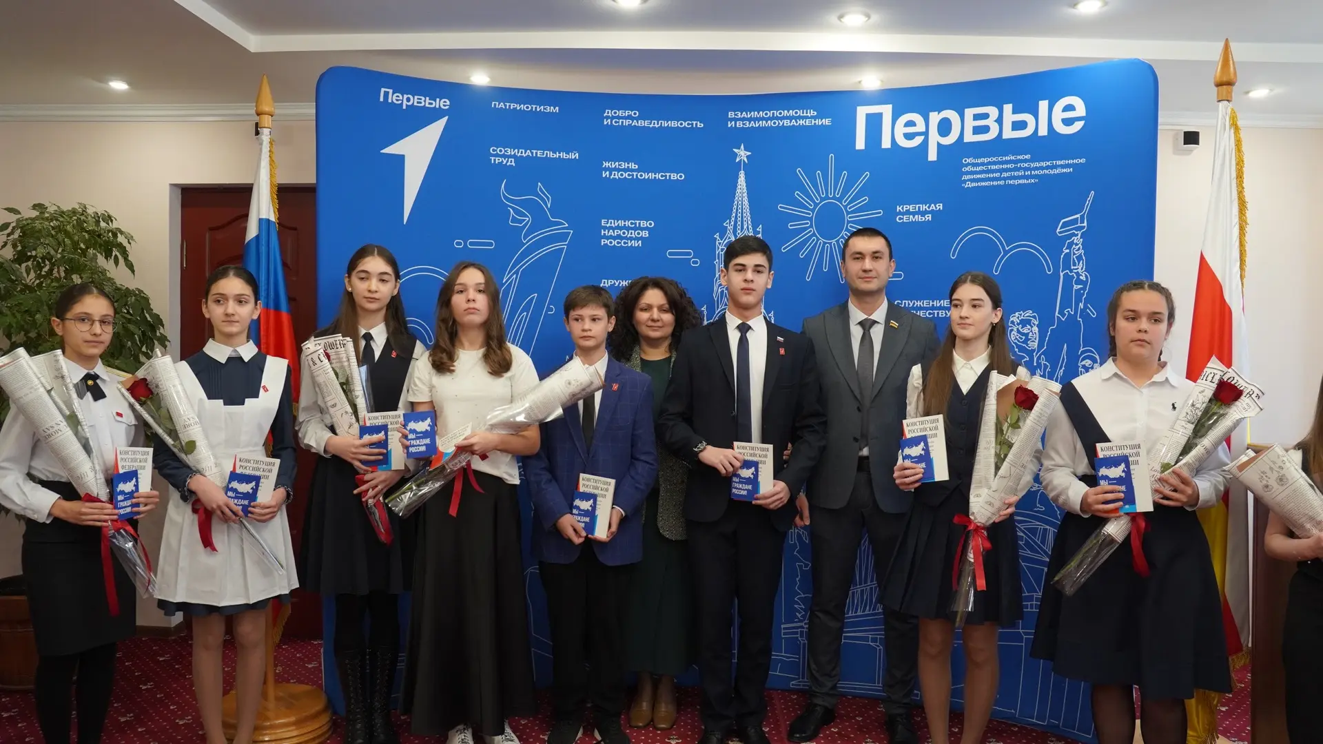 🇷🇺Первый паспорт – в День Конституции🇷🇺  12 декабря, в один из самых значимых государственных праздн