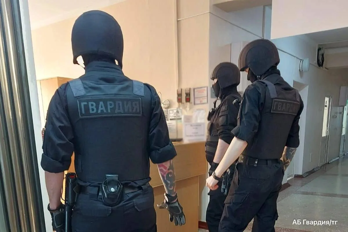 Пьяный мужчина распылил перцовый баллончик в детской больнице Новосибирска

В регистратуре детской б