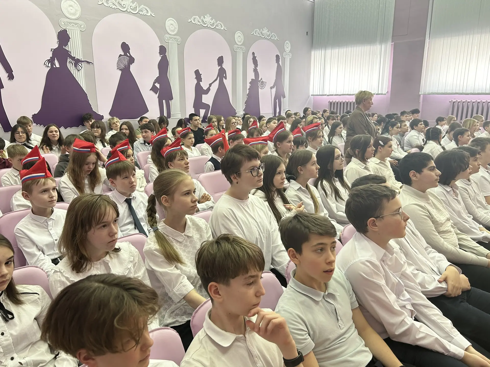 🎶 Гимн России звучал патриотично и вдохновенно! 🇷🇺  Сегодня в нашей школе прошел замечательный конку