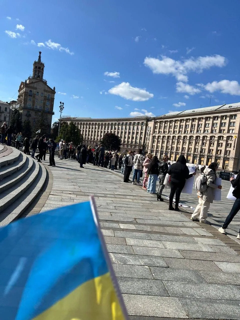 ‼️🇺🇦🔥 В Киеве на Майдане проходит акция с требованиям к Банковой прекращения боевых ...