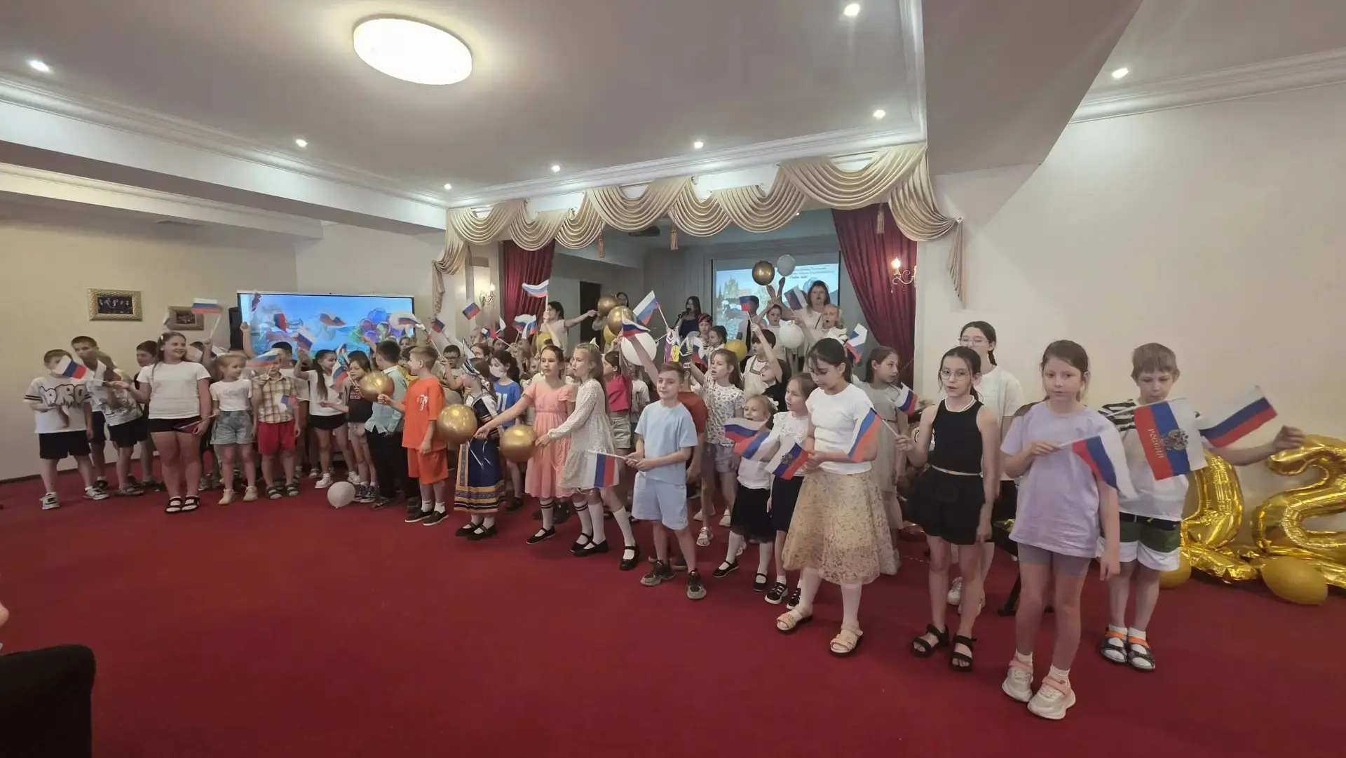 🌐🇷🇺 День России в «Дружбе народов»: полный зал, детские улыбки и море любви к Родине 

1⃣1⃣ июня 
