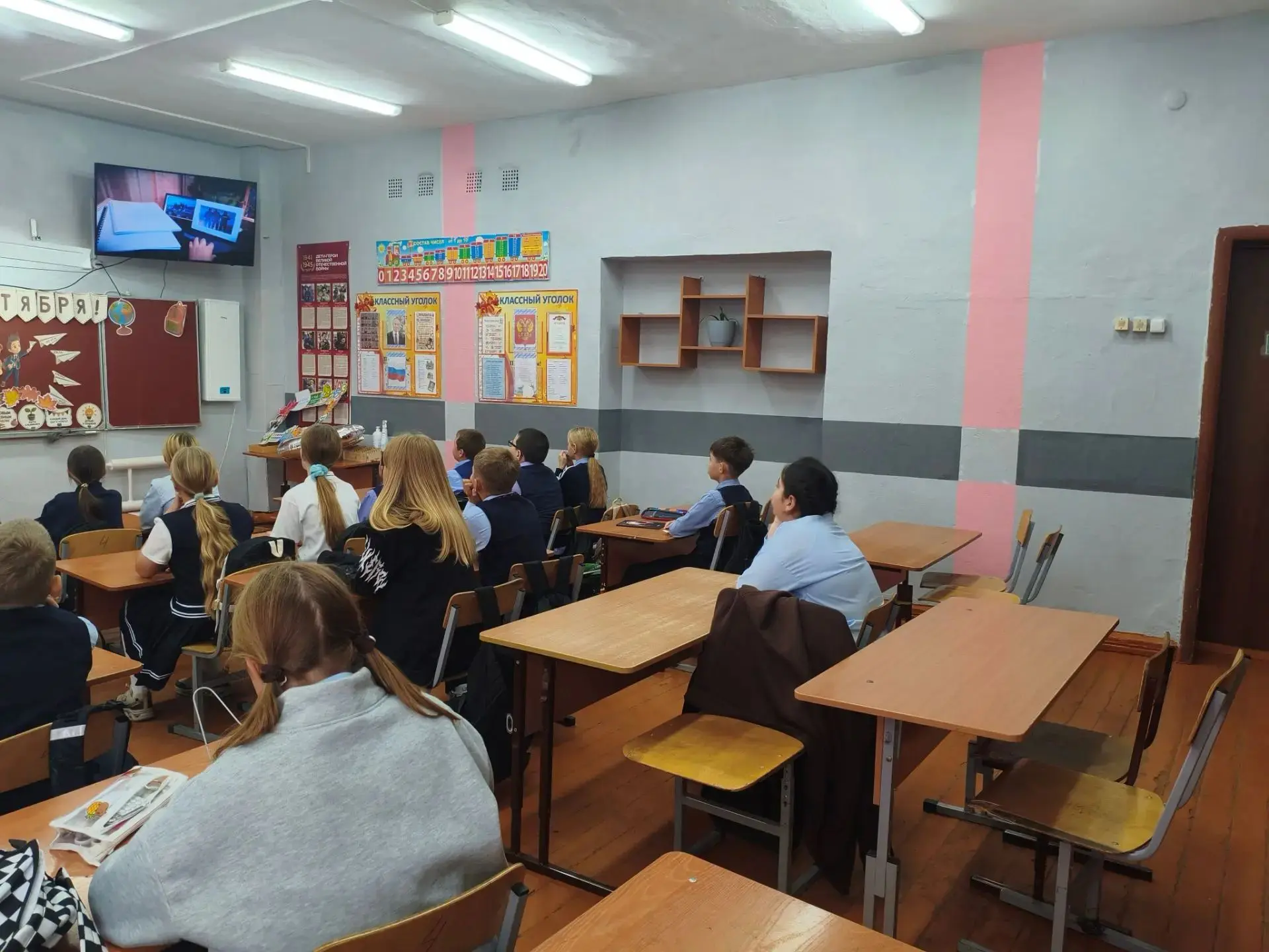 Сегодня в нашей школе прошли Часы памяти, посвященные Дню борьбы с терроризмом. Мы вспо...