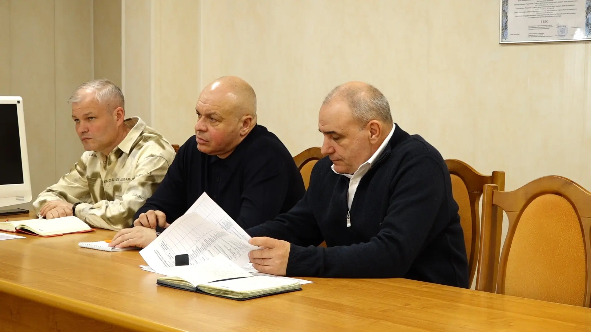 На административном плановом совещании уделено внимание решению первоочередных задач – ...