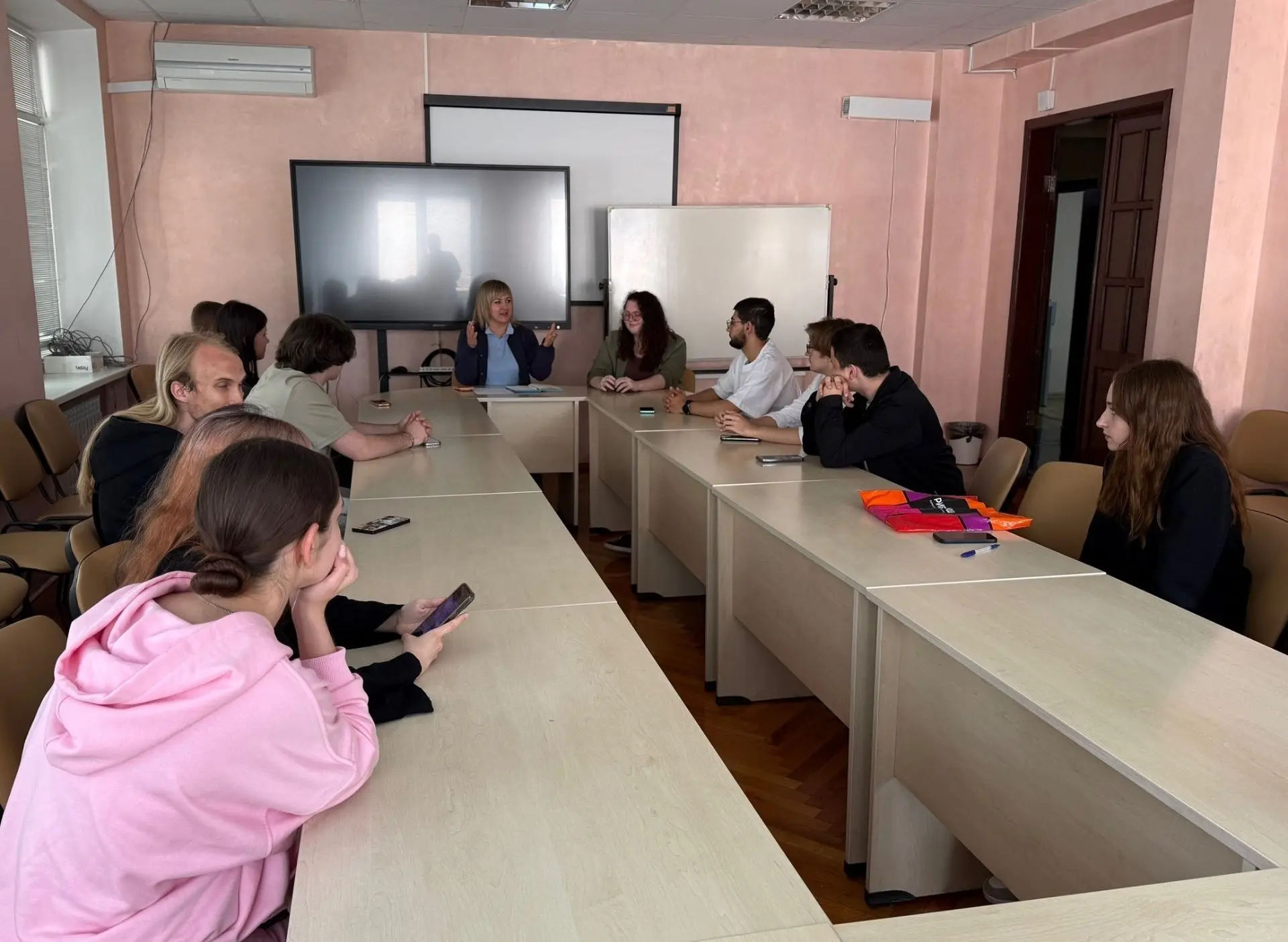 ☀ КУРС — ЮГ!

🔹В Курском институте менеджмента, экономики и бизнеса прошло собрание студенческого а
