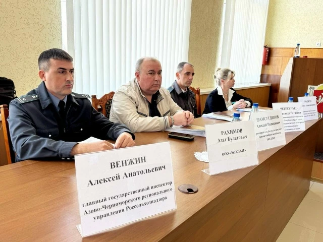 🌱🌾🌱🌾В Черноморском районе обсудили меры господдержки и актуальные вопросы агропромы...