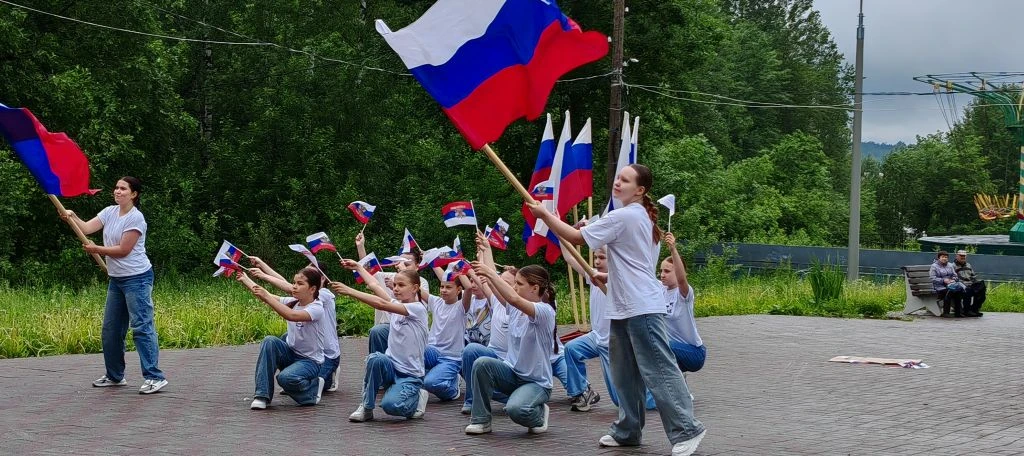 Сегодня в парке аттракционов «Гулливер» состоялось праздничное мероприятие, посвящённое Дню России. 