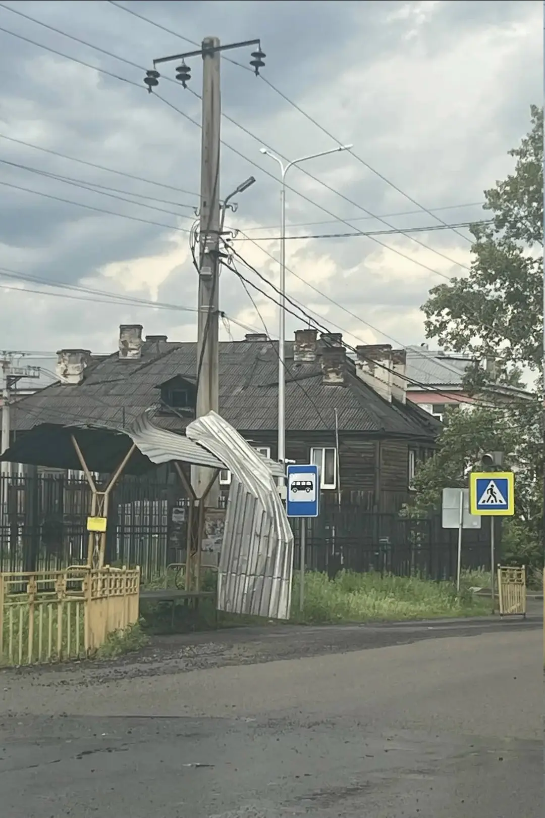 Ребята, подскажите, это какой архитектурный стиль? 🤔
Барокко? Хай-тек?

А если серьёзно, надеюсь, н