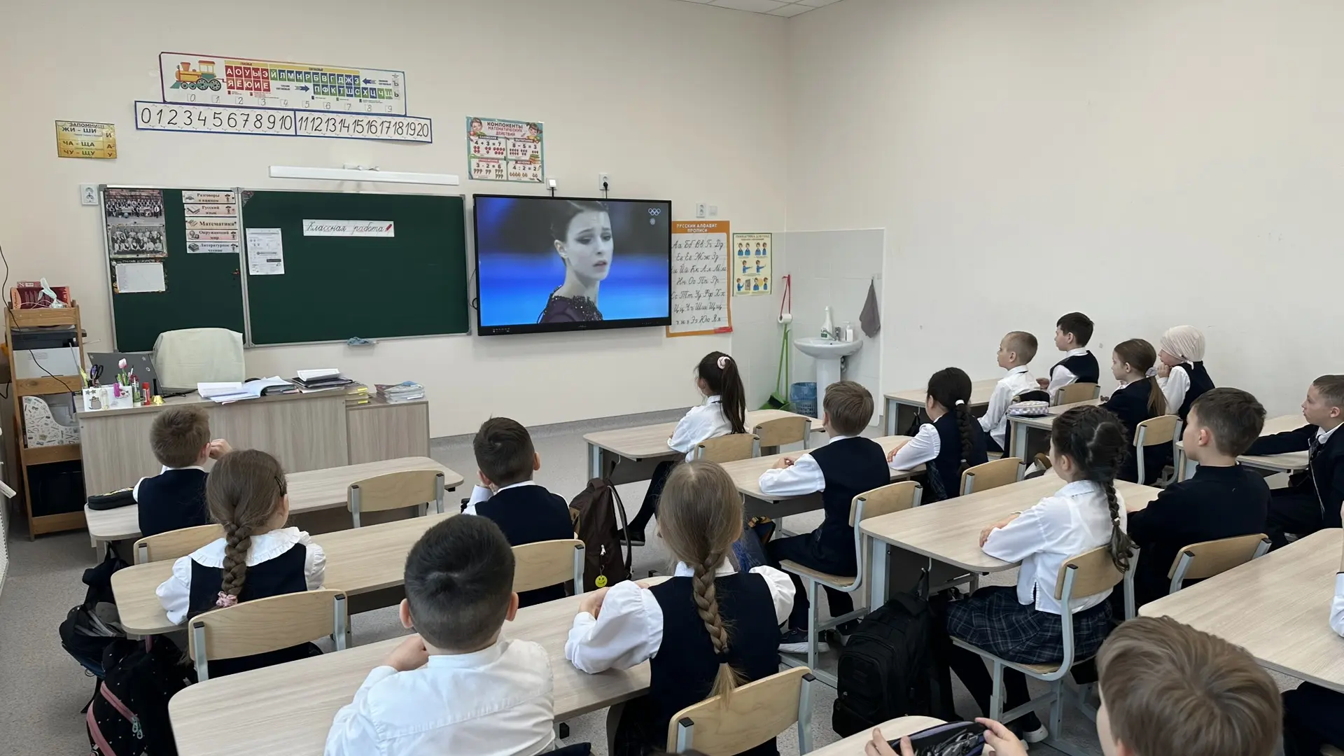 📅 13 апреля во 2 «Б» классе прошло занятие «Разговоры о важном» на тему «Как справиться с волнением»