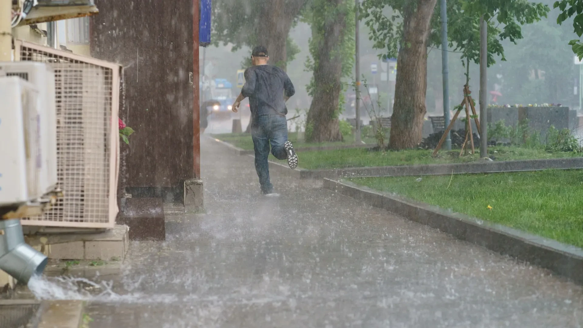 ⛈ Ливни, грозы и град: на Кубани объявили экстренное предупреждение

С 16 по 17 июня в отдельных рай