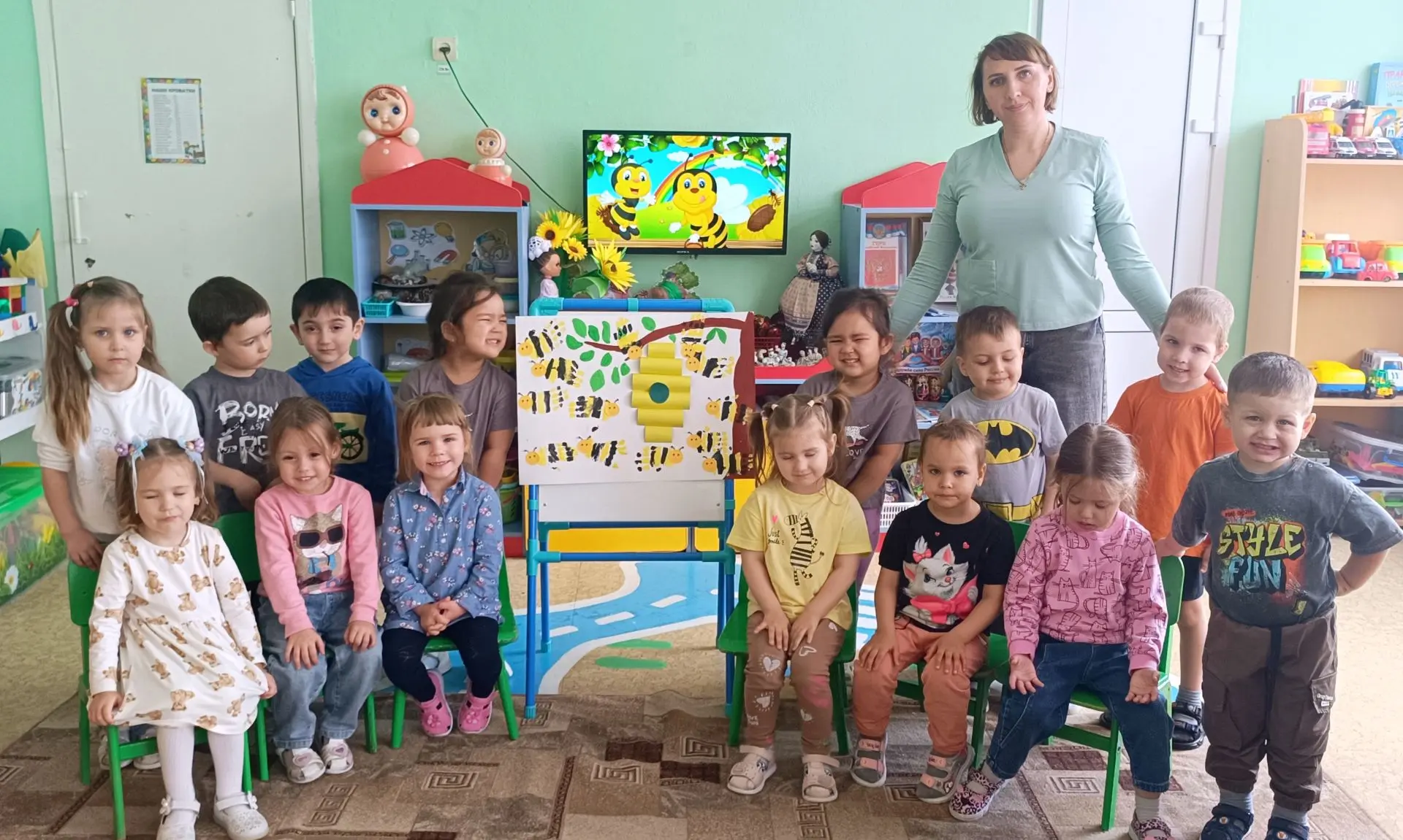 В преддверии «Дня пчёл» наши малыши из второй младшей группы «Крепыши» окунулись в удив...