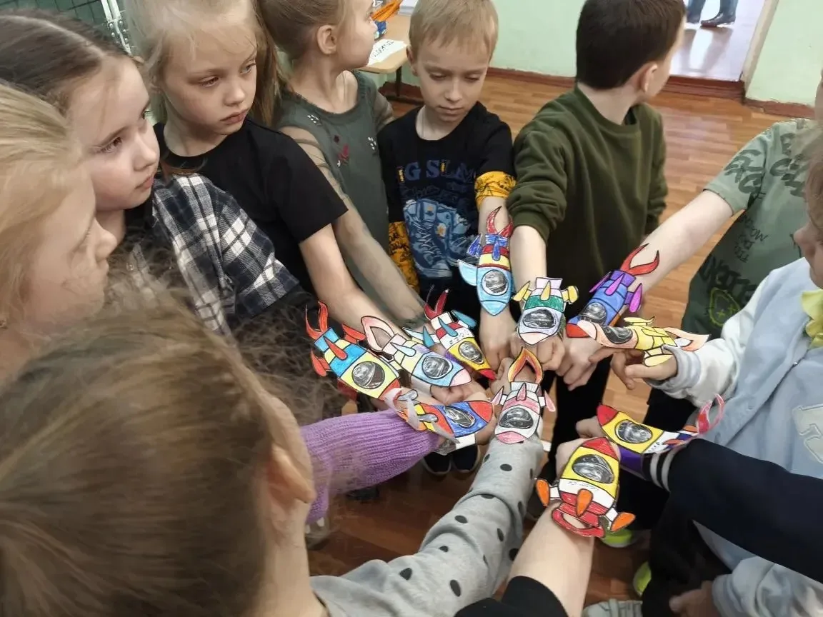 🚀 9 апреля ребята 2Д класса, 2 корпуса (классный руководитель Лазарева Н.П.) отметили 65‑летие перво