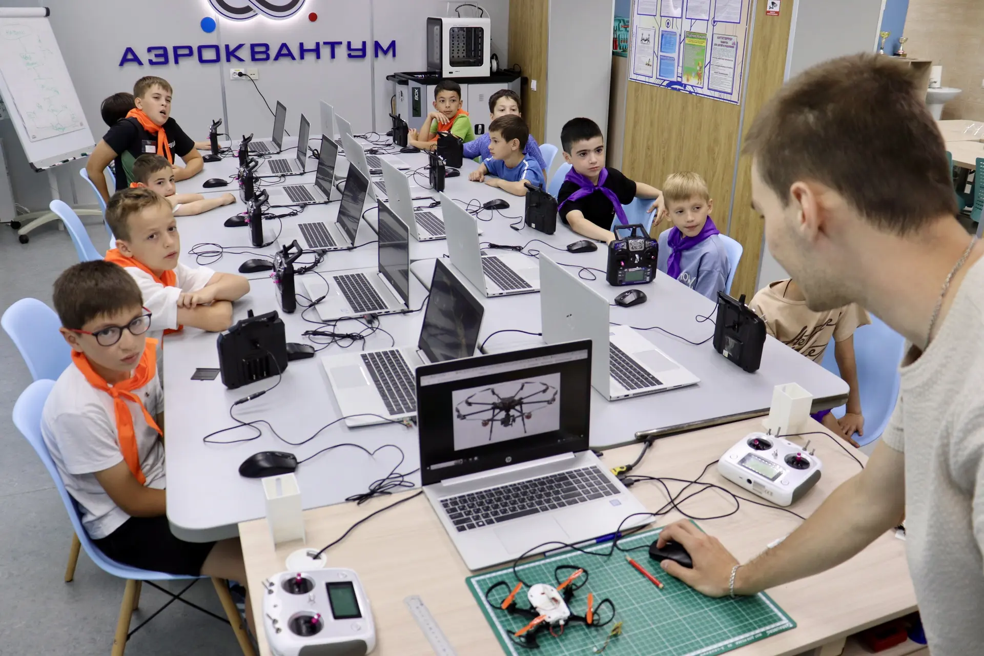 «Изумрудный город  новых технологий»

Закончились три дня увлекательных занятий по программе «Наука 