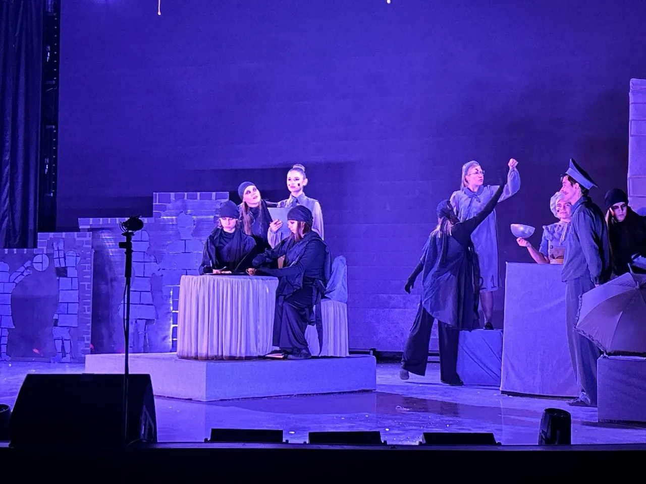ОДИН ДЕНЬ С ТЕАТРОМ 🎭   Театральная студия «Шум за сценой» большим коллективом приняла участие в Меж